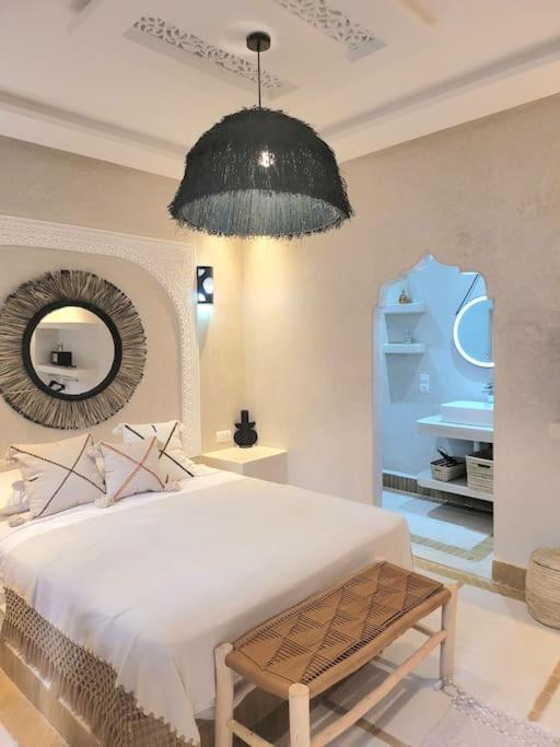 Riad Isahiac Avec Piscine En Exclusivite Marrakesh Exterior foto