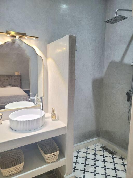 Riad Isahiac Avec Piscine En Exclusivite Marrakesh Exterior foto