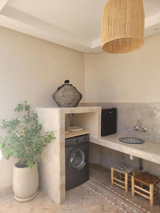 Riad Isahiac Avec Piscine En Exclusivite Marrakesh Exterior foto