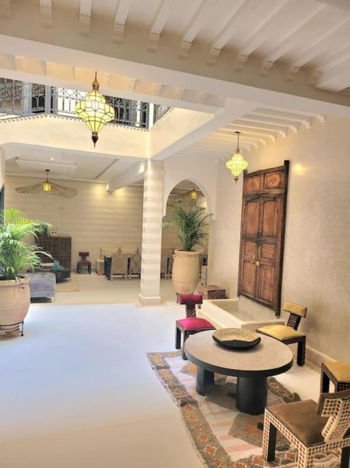Riad Isahiac Avec Piscine En Exclusivite Marrakesh Exterior foto